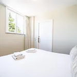 On The Square Flat - Center By House And People *