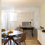 On The Square Flat - Center By House And People דירה *